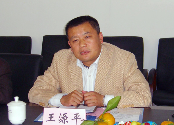 王源平副书记介绍我校情况。