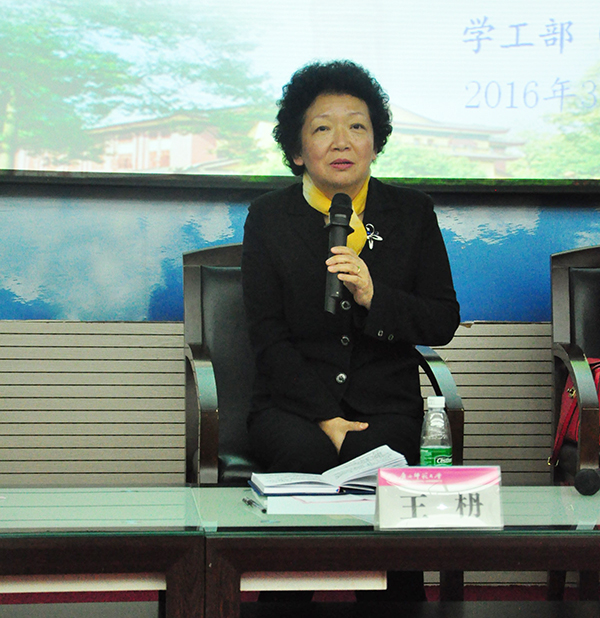 校党委书记王枬讲话（大学生通讯社  郑雯婷 摄）