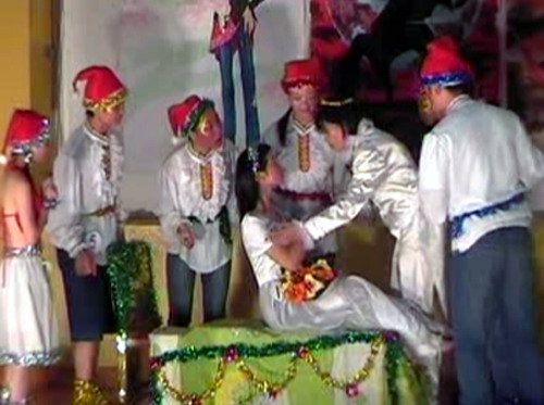 外语话剧比赛。