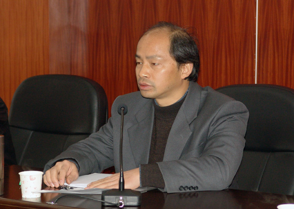 易忠副校长在会上讲话。