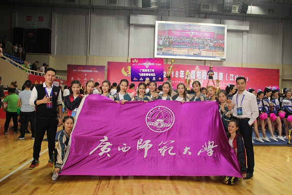 指导老师和队员合影留言.jpg