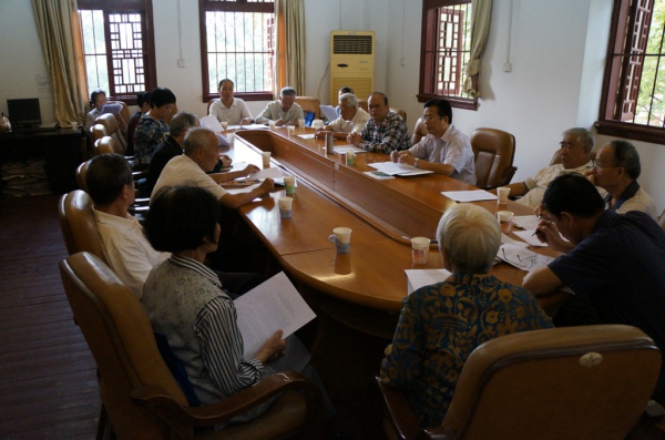 离退休教职工代表座谈会现场