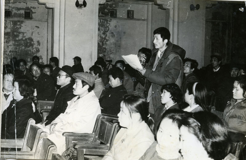 1988-sx12-146-第三届职工代表大会期间、青年教师代表就学校建设方面的问题与校领导进行民主对话041.jpg