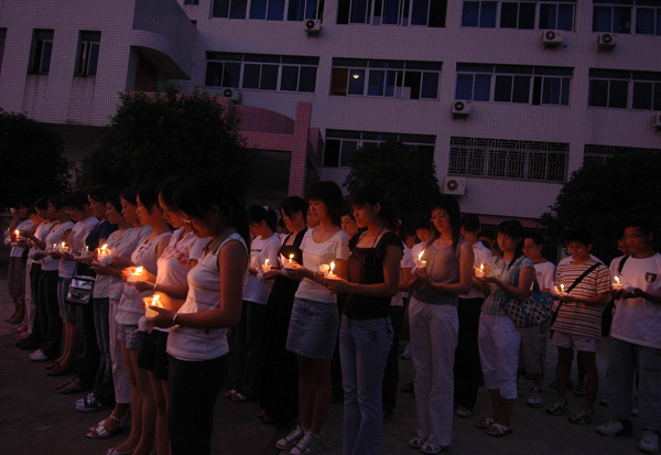 同学们深切悼念赵世良老师