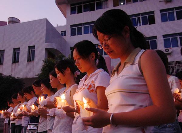 同学们深切悼念赵世良老师