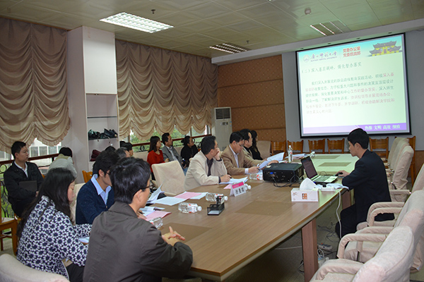 展评会现场（宣传部 杨凯 摄）