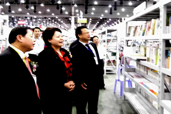 李康副主席对广西师大出版社致力于海峡两岸文化交流表示赞赏
