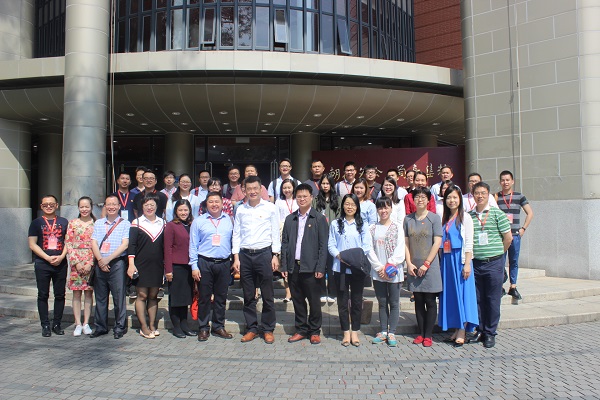 部分学员与厦门大学团干合影留念.JPG