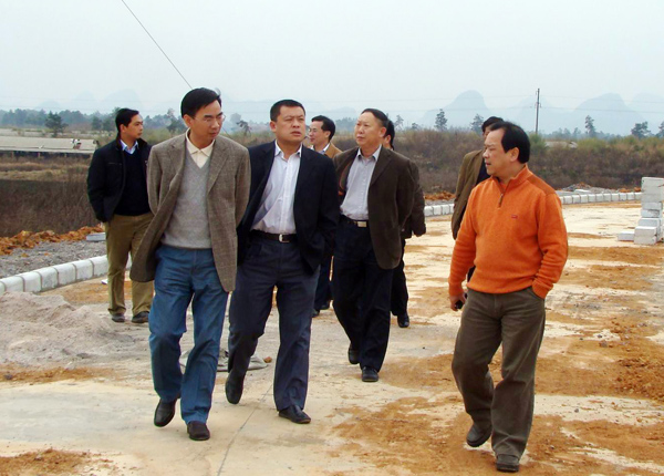 校领导到雁山校区现场办公。