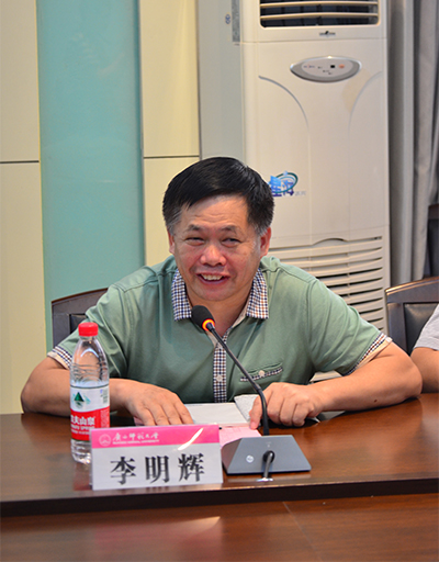 我校1979级数学系校友、广西财经学院党委副书记李明辉积极询问母校宣传工作事宜