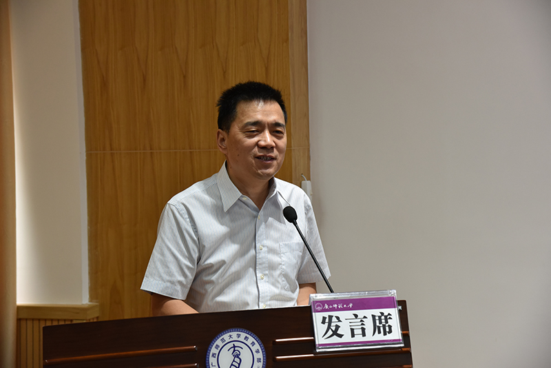 3：郑州第十一中学郭勤学校长作为学员代表发言.jpg
