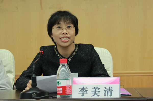 自治区高校工委宣传部部长、教育厅思政处处长李美清出席开班典礼并讲话