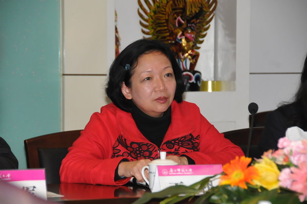 座谈会上，王枬书记介绍我校基本情况