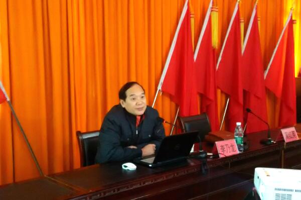 李乃龙教授为河口乡培训学员授课