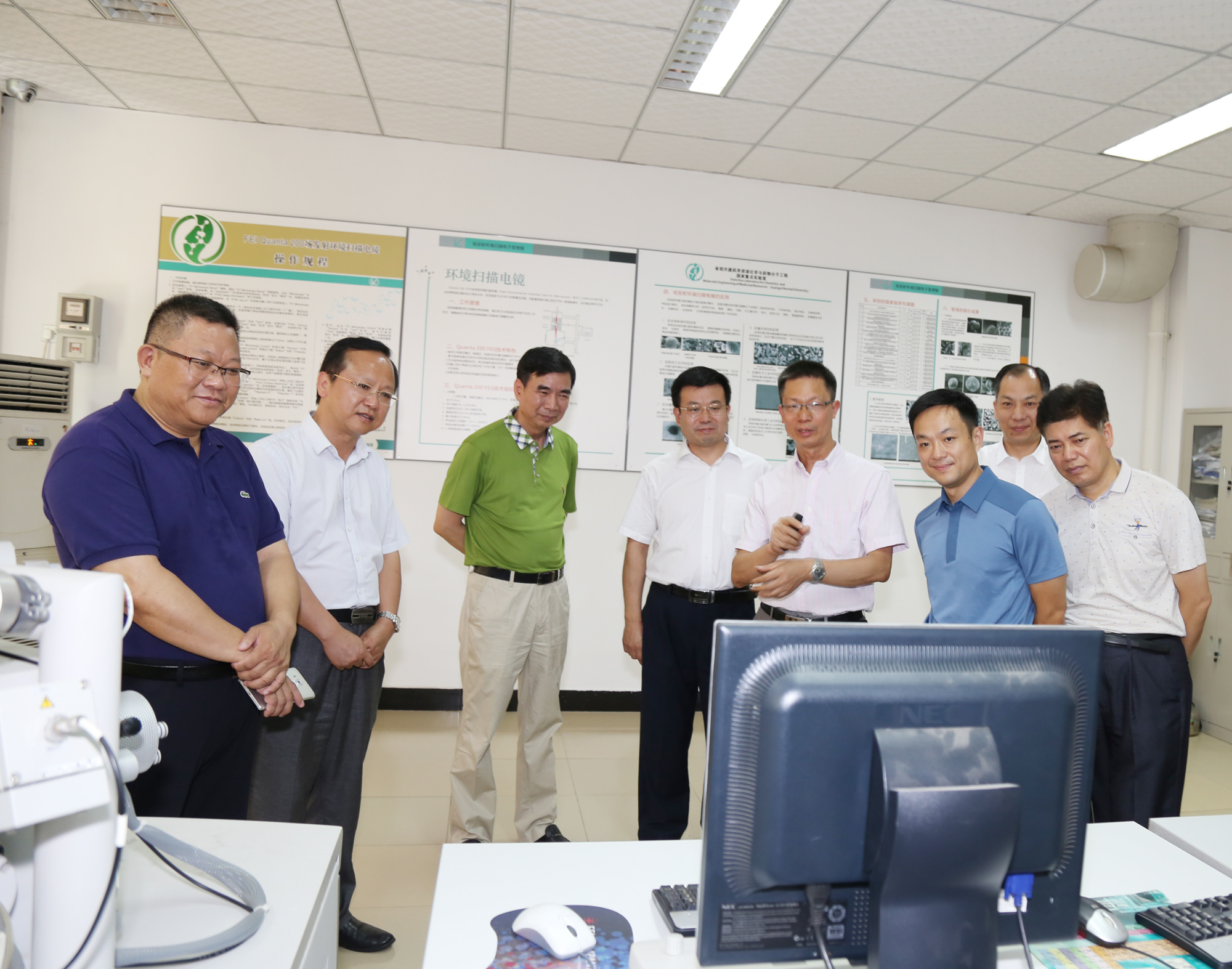 钦州学院党委书记赵君一行参观了我校省部共建药用资源化学与药物分子工程国家重点实验室99.jpg