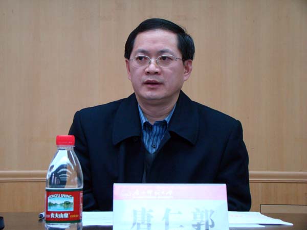 关工委主任、学校党委副书记唐仁郭在会上讲话