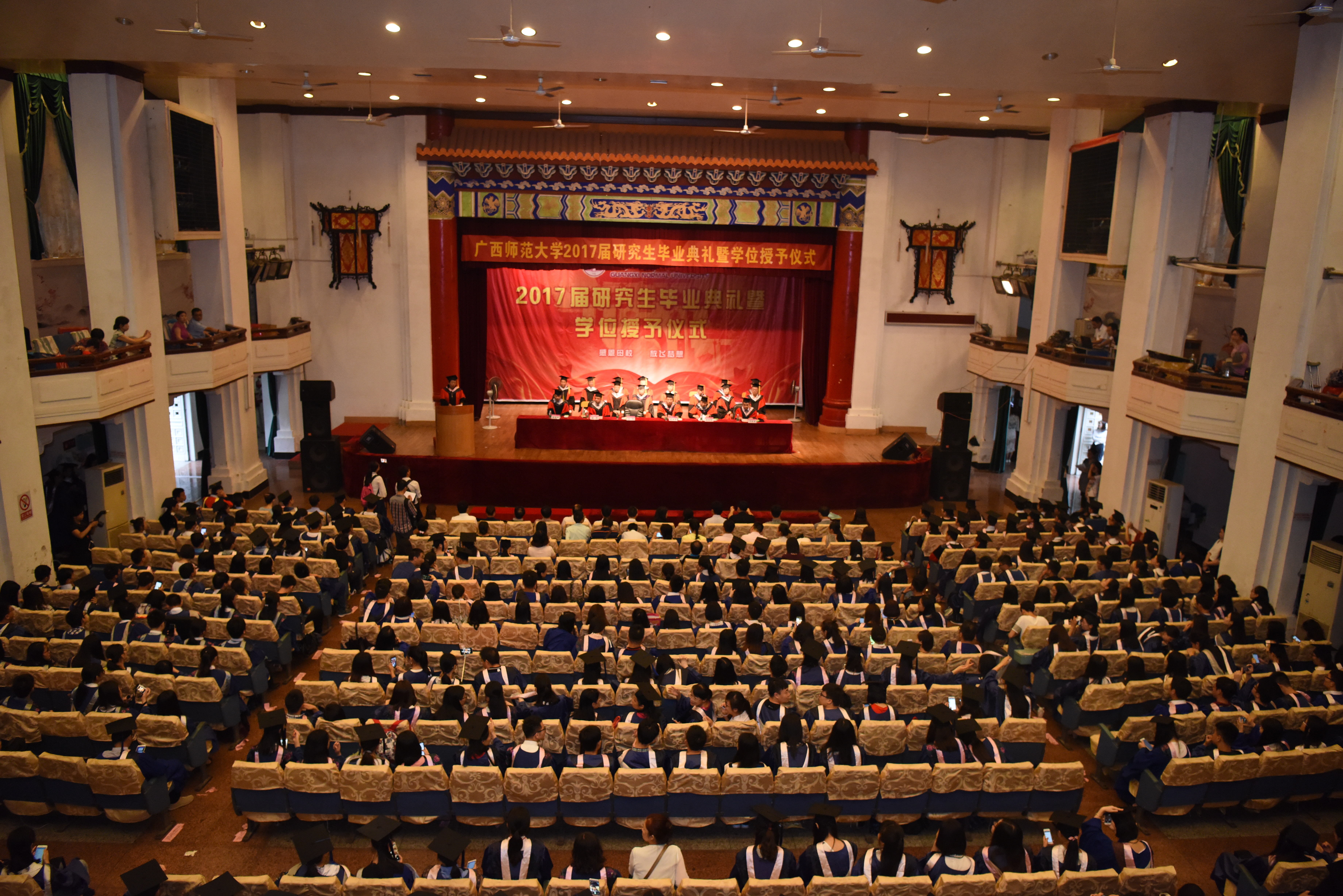 毕业典礼现场.JPG