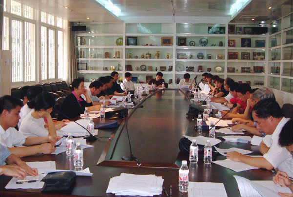 我校召开人才引进及招聘工作会议。