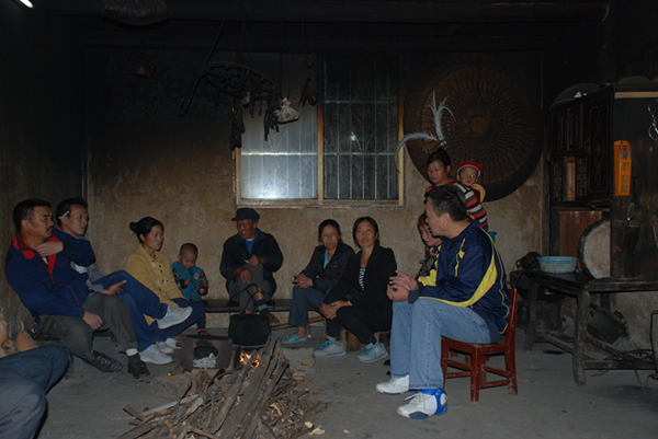 工作队进村宣传动员