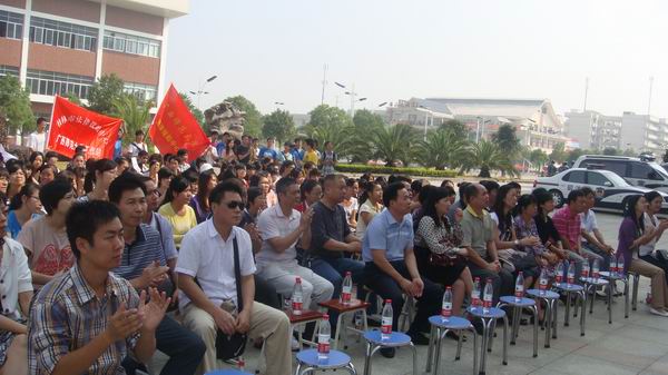 法学院部分师生及桂林市司法、法律界人士见证桂林市法律援助中心广西师大工作站揭牌