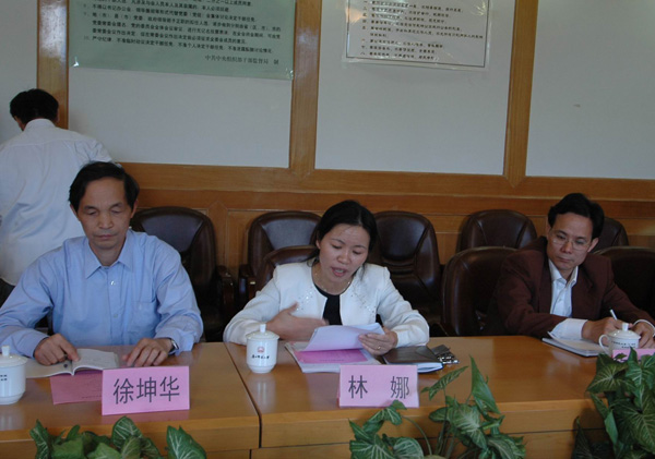 我校党委副书记林娜做工作汇报