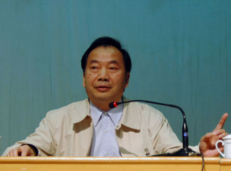 自治区人大常委会委员刘铭达教授到我校做报告。