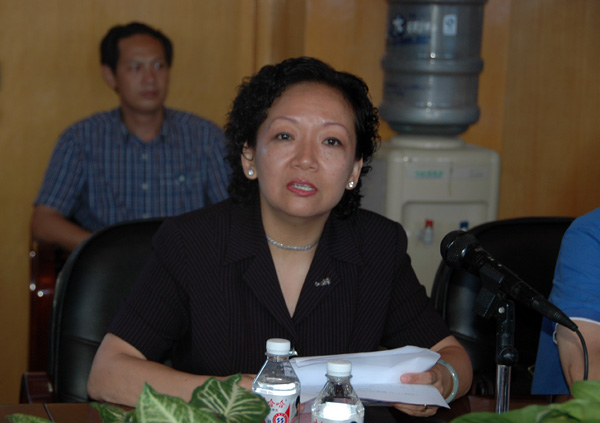 校党委副书记王枬在会上发言。