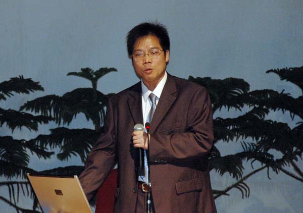 计信学院蒋运承老师在说课。