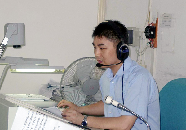 外国语学院青年教师在讲课。