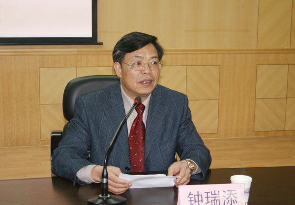 我校副校长钟瑞添参加了开班典礼，并给学员们做了和谐社会理论学习专题辅导报告