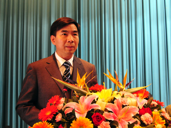 梁宏校长作工作报告