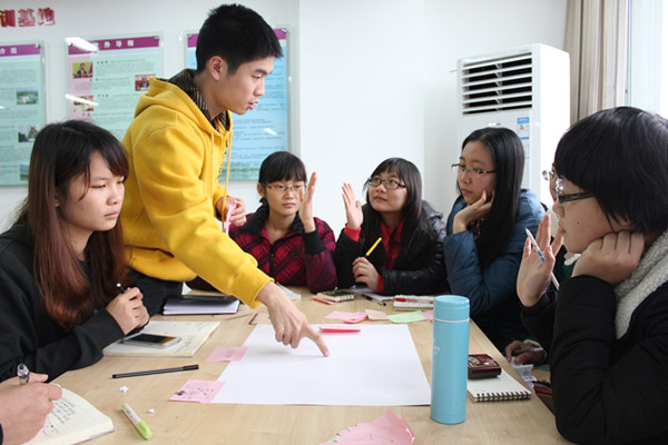 广西校媒公开课线下场的新颖形式深受校媒同学们的欢迎