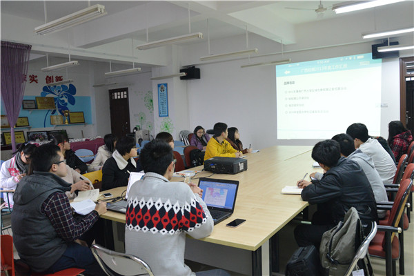 广西校媒一行与桂林市会员媒体负责人进行座谈