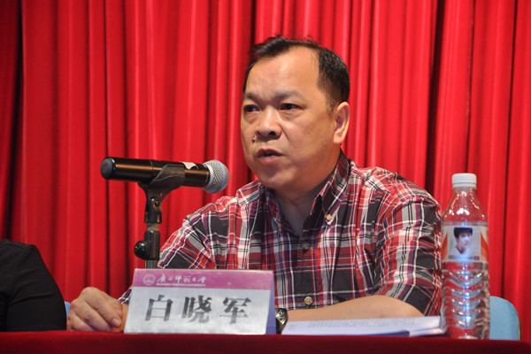 白晓军副校长做搬迁工作的具体说明