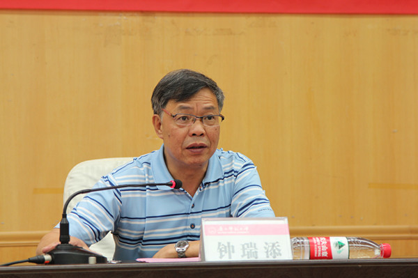 钟瑞添副校长致欢迎词（本文配图由文学院赵亮 、教师教育学院李波 拍摄）