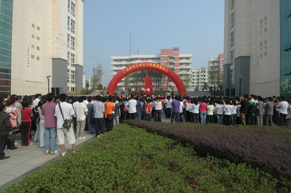 揭幕仪式现场。