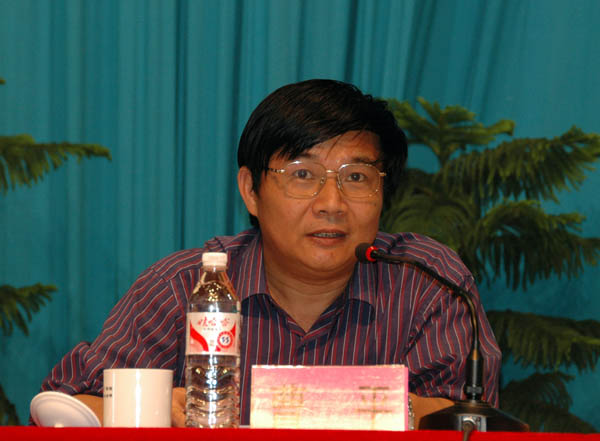 自治区社科联秘书长曹平在大会上致词。