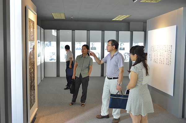 考察参观教师教育展