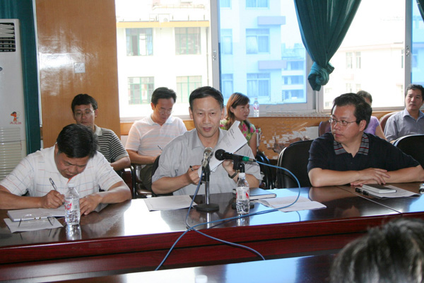 李志宏副主任在做报告