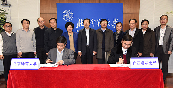 梁宏校长与董奇校长签订合作协议