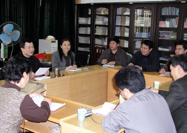 两校继续教育学院负责人进行座谈。