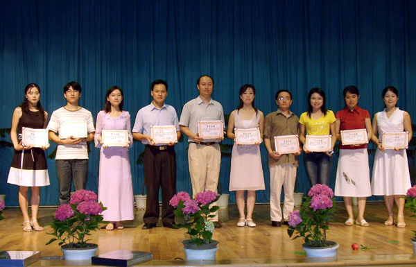 经过激烈的比拼，研究生“十佳歌手”诞生。