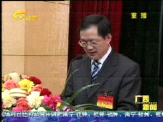 校党委唐仁郭副书记在全区组织工作会议上发言(图片来源于广西电视台《广西新闻》)。