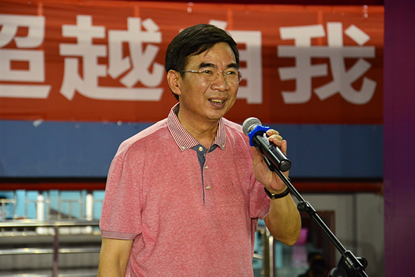 梁宏校长宣布本届高师大运会顺利闭幕（大学生通讯社 周雪瓴摄）