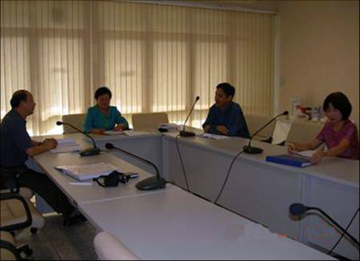 两校代表就孔子学院筹建的相关事宜进行会谈。