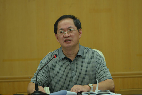 党委副书记唐仁郭讲话（大学生通讯社 陈园园 摄）