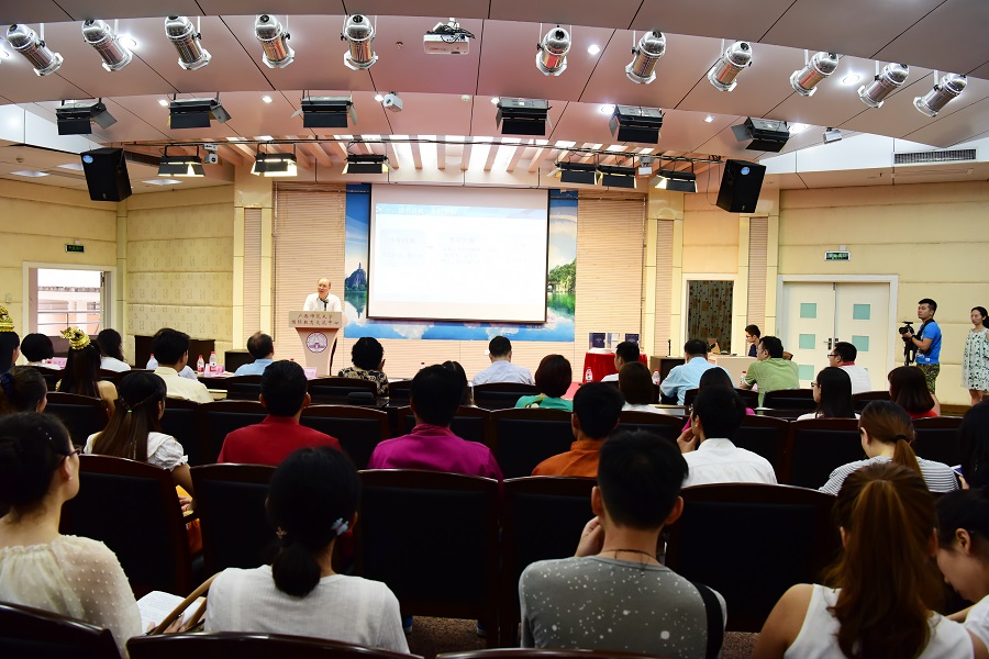 “中国—东盟教育研究系列”丛书新书发布会现场（李显杨摄）