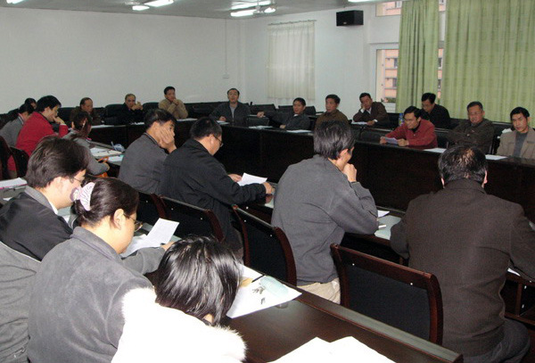 数学科学学院召开期中教学工作座谈会。