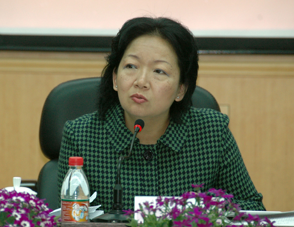 校党委王枬书记在会上讲话。