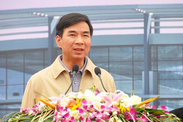 梁宏校长宣布我校雁山校区商品住宅小区开工（宣传部 赵晋凯 摄）